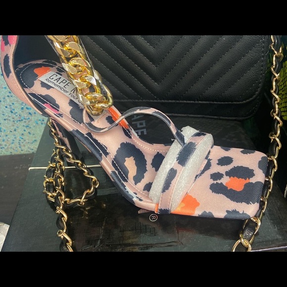 New in the box - Picture 3 of 4